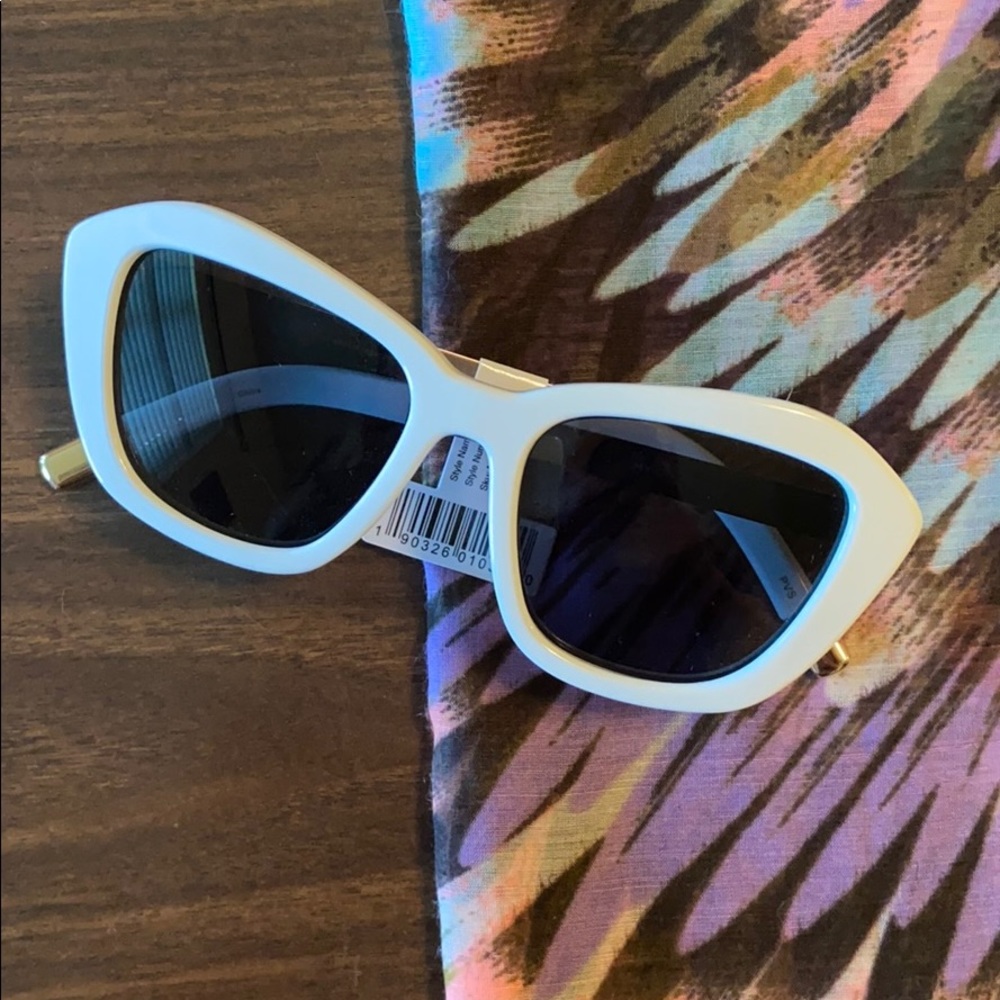 NWT Perverse My Sunglasses in Palace White